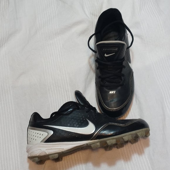 low top baseball cleats
