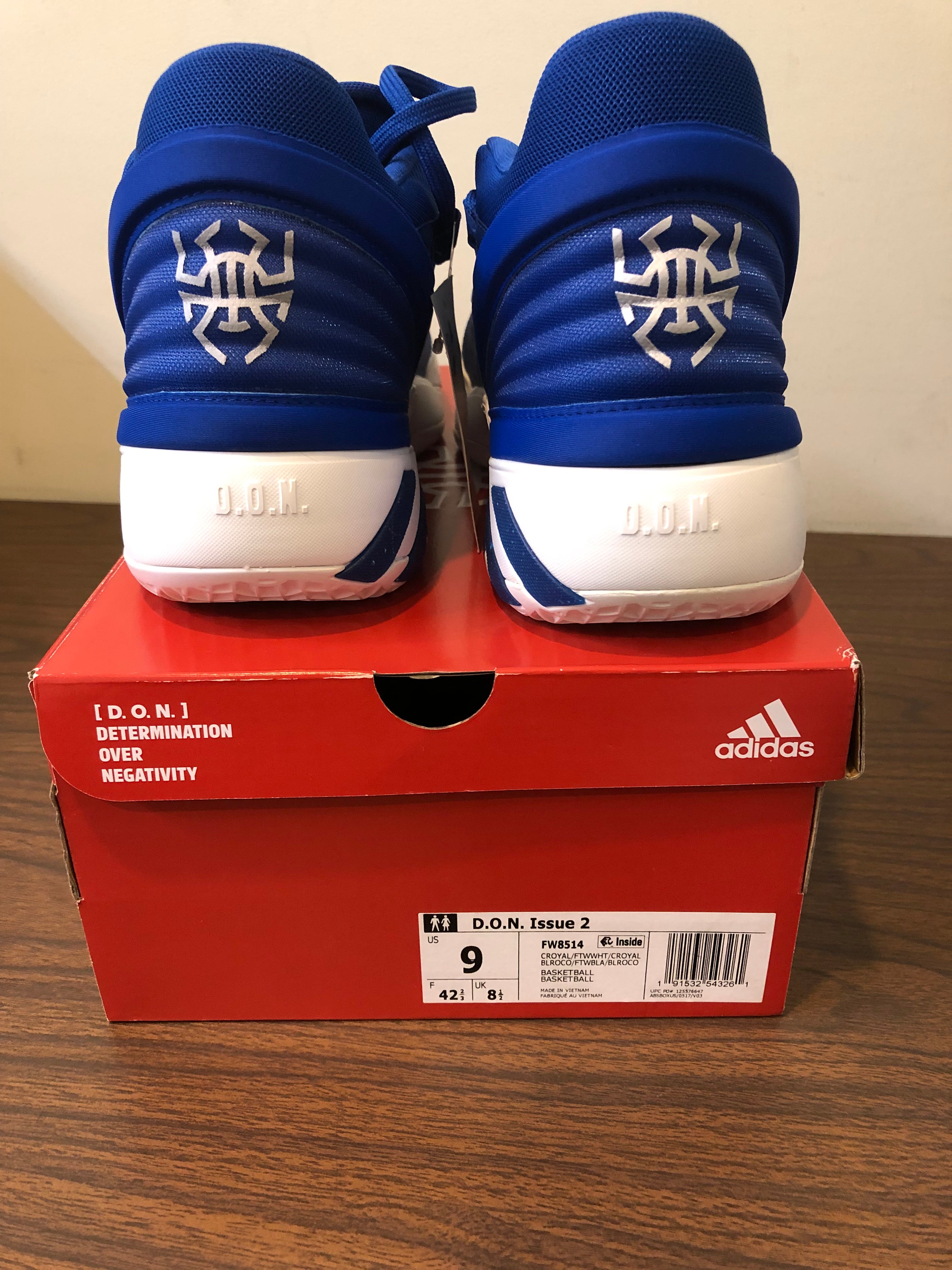 Adidas Issue New Men's Size (Women's 10) Basketball