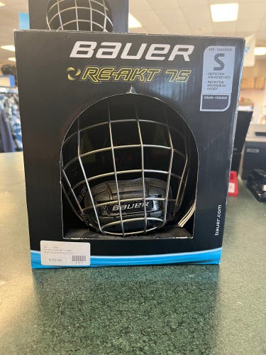 Small Bauer Re-Akt 75 Helmet