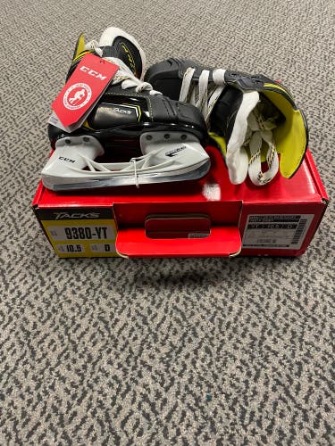 CCM Tacks 9380 Youth Size 10.5 D width skate