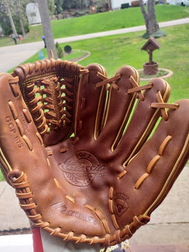 Used Mizuno Right Hand Throw Classic Pro Soft Baseball Glove 11.5"