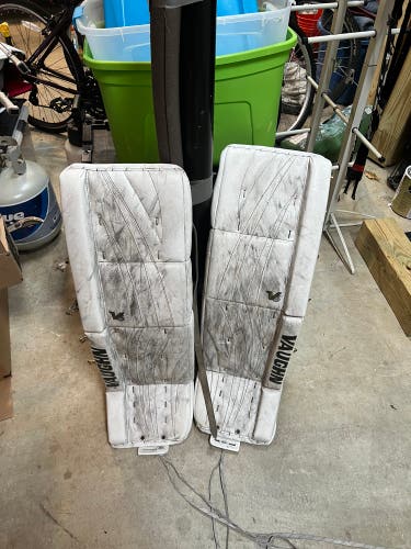 35" Vaughn Pro Stock Velocity V6 Goalie Leg Pads