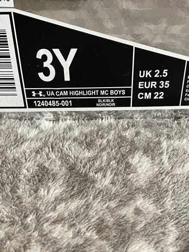 Black New Youth Men's Molded Cleats Size 3.0 (Women's 4.0) Under Armour High Top Highlight