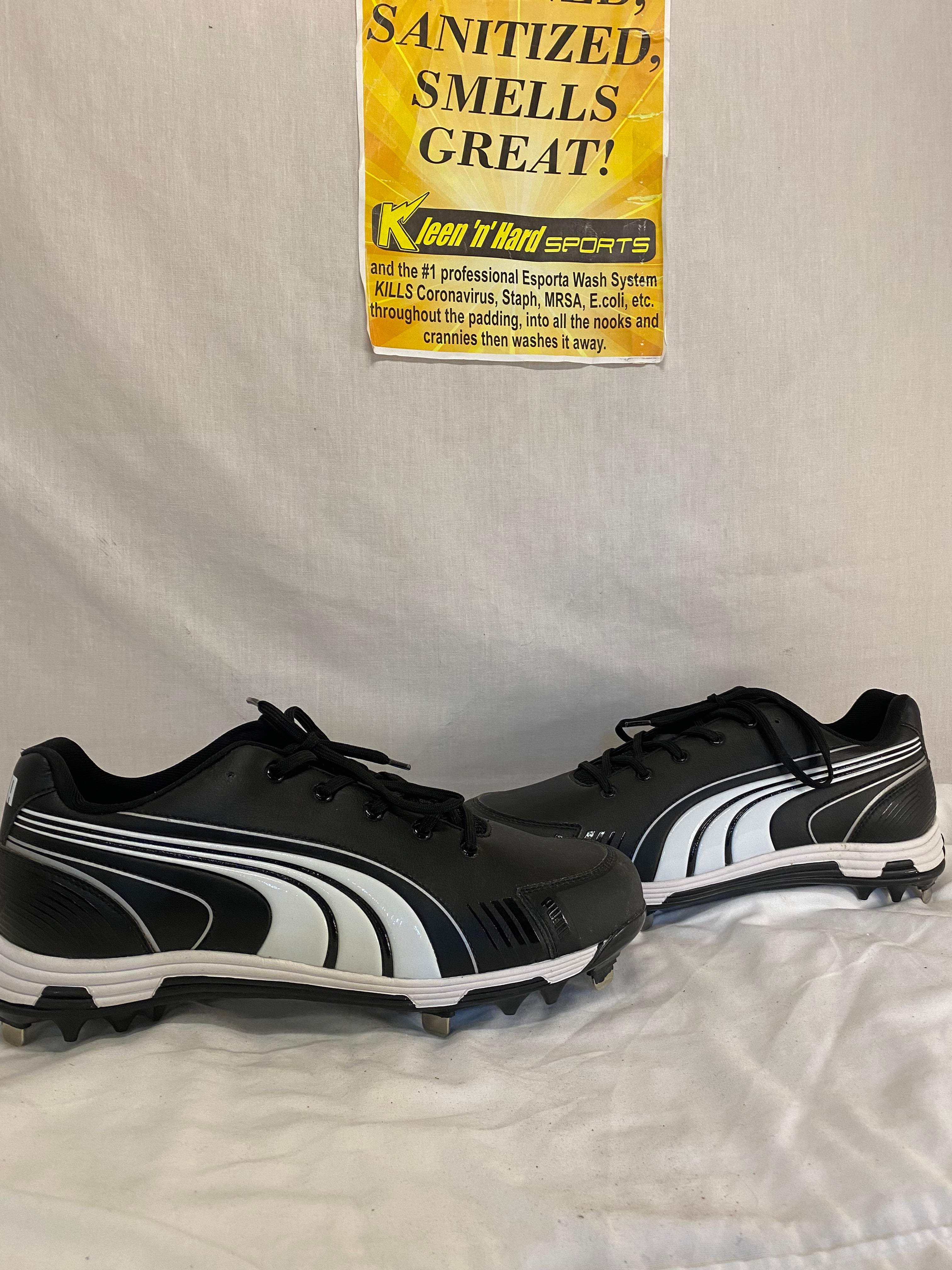 white puma baseball cleats