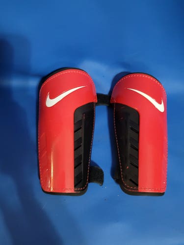 Unisex Used Large Nike Shin Guards