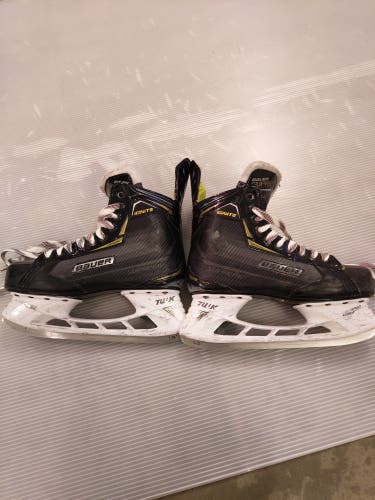 Senior Used Bauer Ignite Hockey Skates Regular Width Size 9