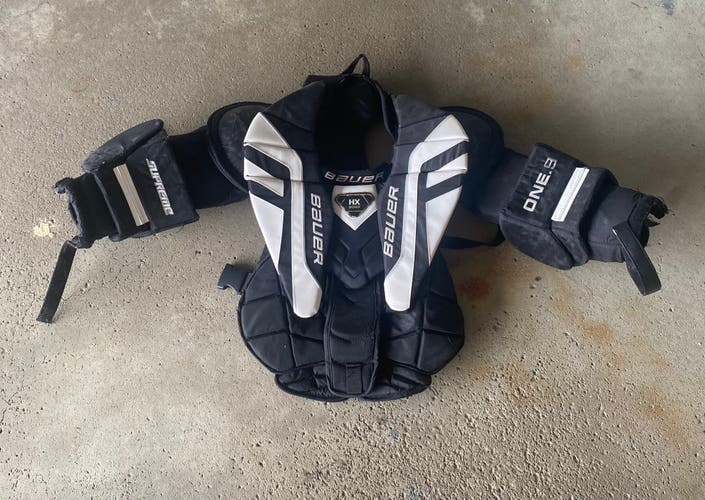 Used Medium Intermediate Bauer One.9 Goalie Chest Protector