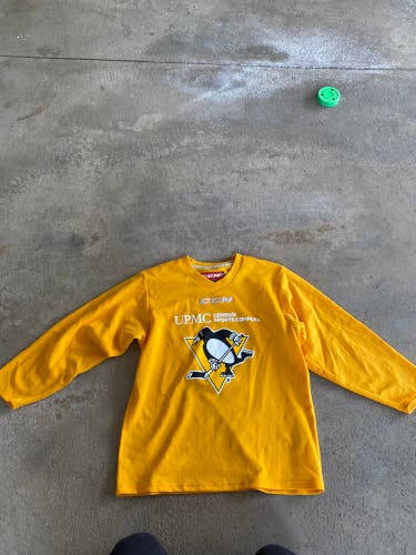 Yellow Youth Large CCM Penguins Jersey