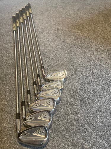 Men's Right Handed Stiff Flex Graphite Shaft X Forged Iron Set