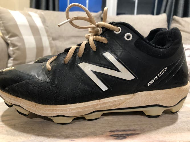 Black Used Youth Men's Size 7.5 (Women's 8.5) Molded Cleats New Balance Low Cut 4040v5