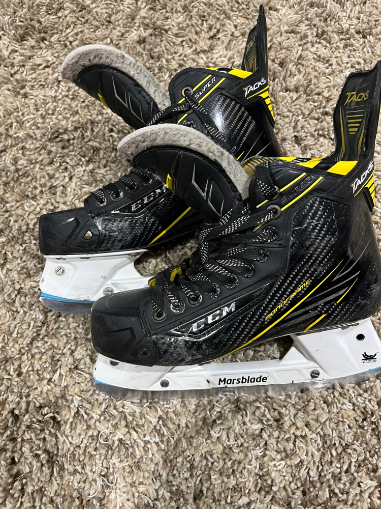 Used CCM Extra Wide Width  Size 8 Super Tacks Hockey Skates