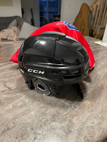 CCM TACKS 910 HELMET