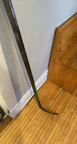 New Intermediate CCM Right Handed Trigger 6 Hockey Stick P28 55