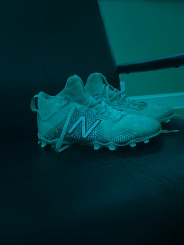 White Men's Size 7.5 (Women's 8.5) New Balance Freeze