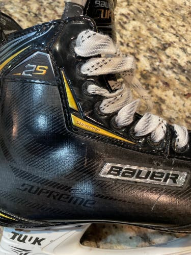 Used Bauer Regular Width Size 9.5 Supreme 2S Hockey Skates