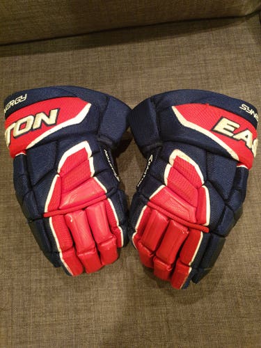 Used Easton Synergy 850 Gloves 12"