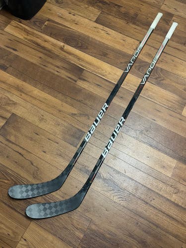 Senior Right Handed P28 Vapor Hyperlite Hockey Stick