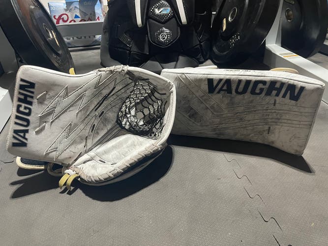 Vaughn pro carbon gloves