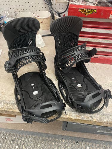 Men's Large Burton All Mountain Malavita EST Snowboard Bindings
