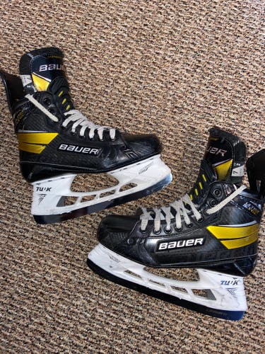 Bauer Regular Width Size 7 Supreme UltraSonic Hockey Skates