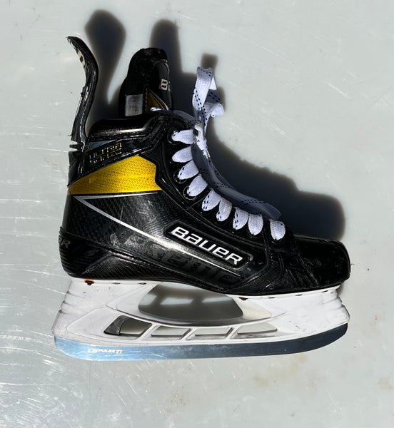 Senior Bauer Regular Width Size 8 Supreme UltraSonic Hockey Skates
