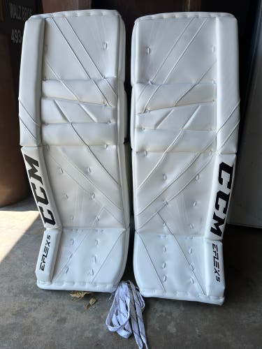 33 + 1.5" CCM Pro Stock Eflex 5 Goalie Leg Pads
