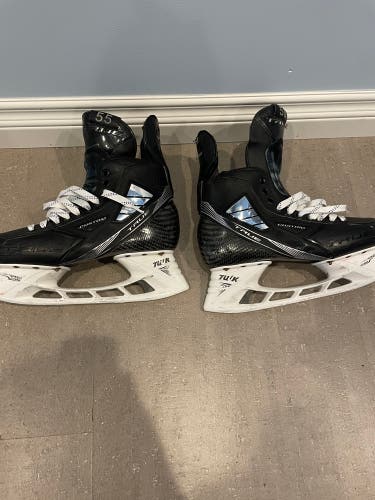 Used True Regular Width Size 9.5 Pro Custom Hockey Skates