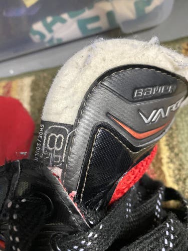 Used Bauer Regular Width Size 8.5 Vapor X500 Hockey Skates
