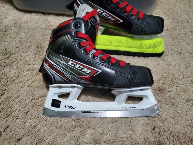 Junior Used CCM Jetspeed ft460 Hockey Goalie Skates Regular Width Size 1.5