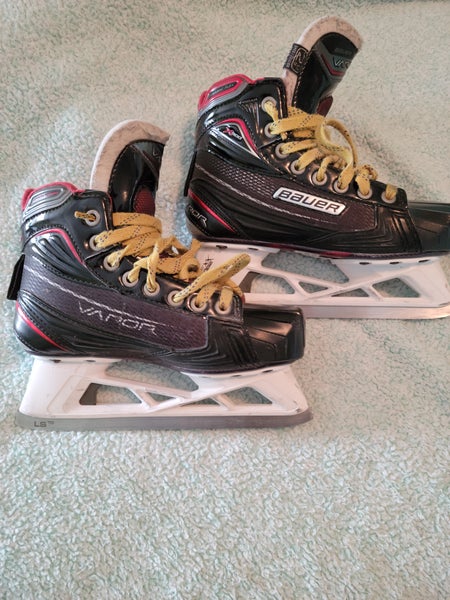Junior Used Bauer vapor x900 Hockey Goalie Skates Regular Width Size 2.5