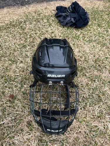 Used Large Bauer Re-Akt 100 Helmet