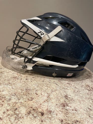Mens lacrosse cascade R helmet GOALIE