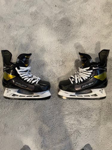 Used Bauer   Size 9.5 Supreme matrix Hockey Skates