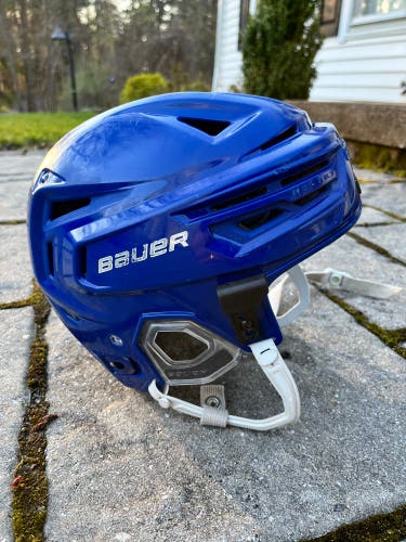 Medium Bauer  Re-Akt 150 Helmet