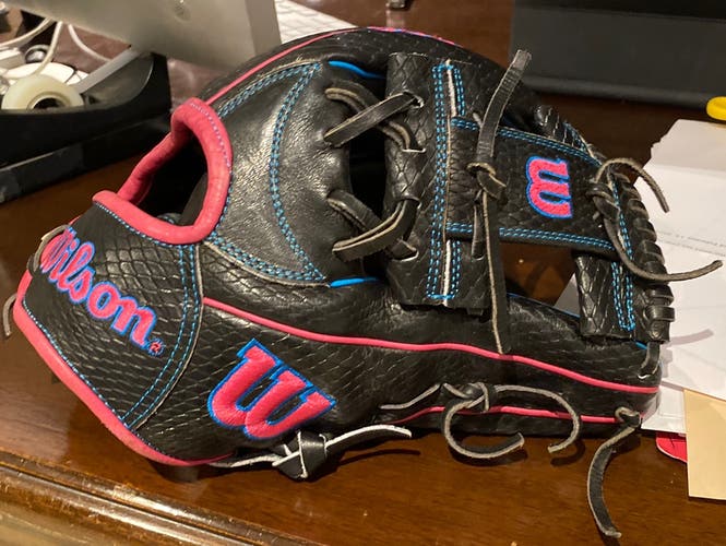 Infield 11.75" A2000 Baseball Glove