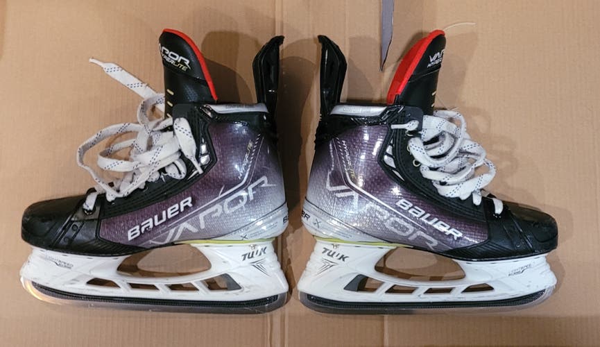 Senior Used Bauer Vapor Hyperlite Hockey Skates Regular Width Size 8