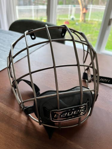 Bauer TITANIUM Re-AKT Cage *super light!* Medium Size