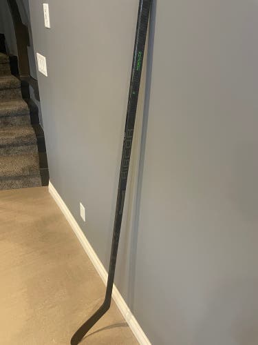 Senior Right Handed Mid Pattern RibCor Trigger 6 Pro Hockey Stick