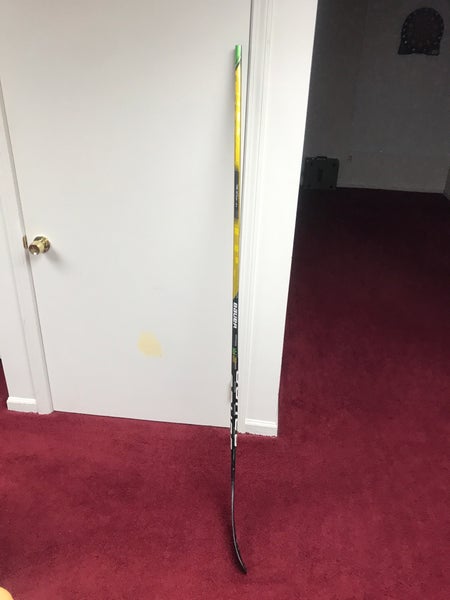 Senior Right Handed P28 Supreme UltraSonic Hockey Stick