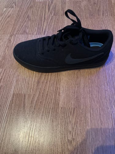 Mens 8.5 New Nike SB shoes black