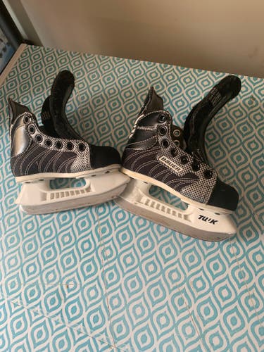 Youth Used Bauer Supreme S27 Hockey Skates Regular Width Size 8