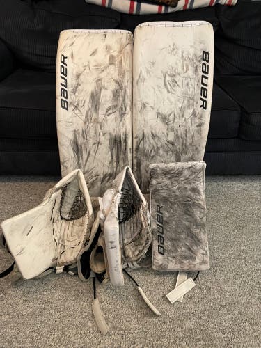 ** NEGOTIABLE **Bauer 2s Pro Full Set 33 (Or Size Small)