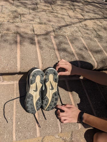 Black Used Youth Kid's Size 3.5 (Women's 4.5) Molded Cleats Nike Low Cut Nike alpha huarache elite 3