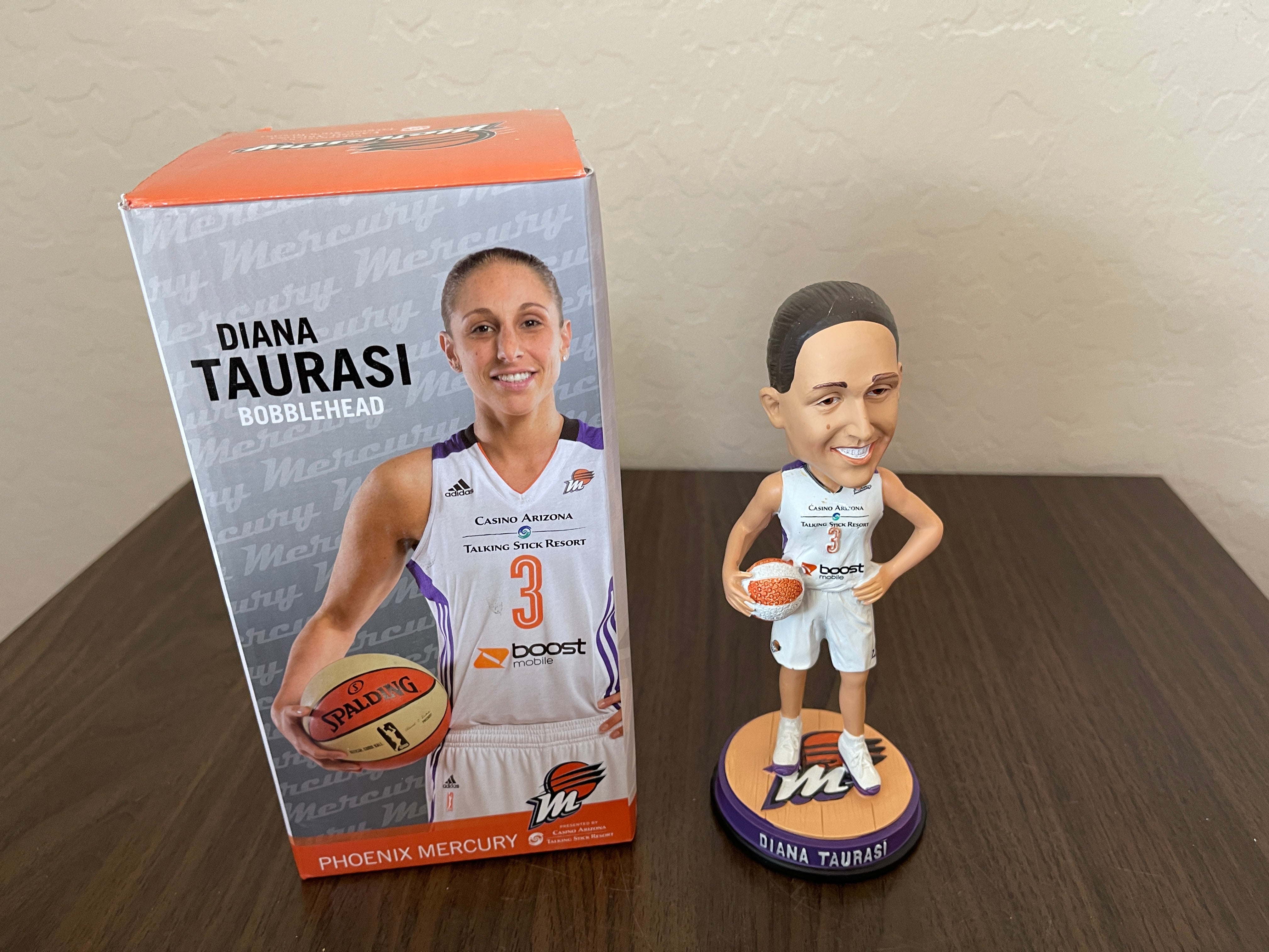 WNBA Super Stars サイン入り雑誌 - 趣味/スポーツ