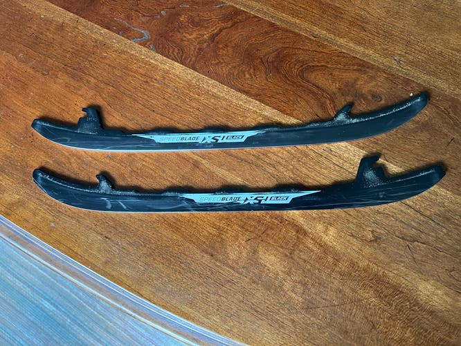 CCM SPEEDBLADE XS1 BLACK RUNNER PAIR NICE CONDITION!