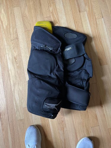 Used Medium Bauer Supreme 190 Hockey Pants