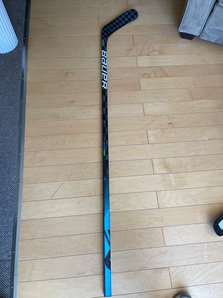 Senior Right Handed P92M Nexus Geo Hockey Stick