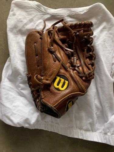 Used Infield 11.75" A800 Baseball Glove