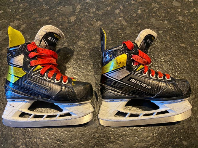 Used Bauer Regular Width  Size 11 Supreme 3S Hockey Skates