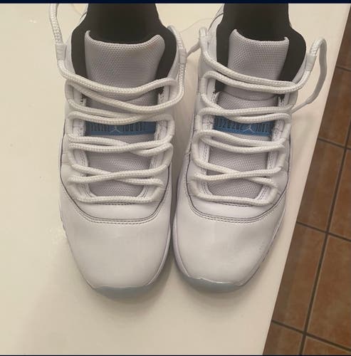 Men's Size 9.0 (Women's 10) Air Jordan 11 Shoes